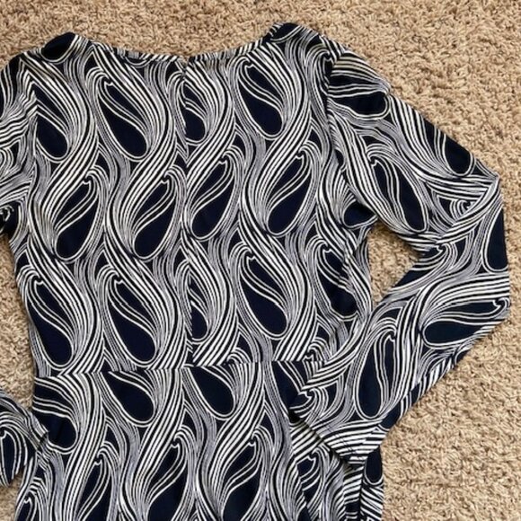 Michael Kors Navy Graphic Print Fit & Flare Dress Womens sz Medium  M Exc Cond - Picture 3 of 3